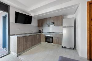 Kuchyň nebo kuchyňský kout v ubytování BAY Appartments Immssouane Bay 2 Bedroom Suite Ocean View Terrace