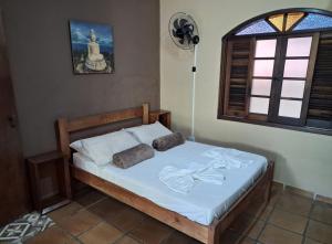 En eller flere senge i et værelse på Chapéu de Sol - Área Gourmet, TV, Internet, Roupas de Cama e Banho, Jardim, Horta e Pomar