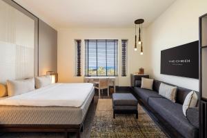 Ένα ή περισσότερα κρεβάτια σε δωμάτιο στο The Chedi Muscat