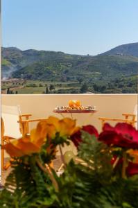 A general mountain view or a mountain view taken from a vendégházakat