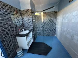 a bathroom with a sink and a shower at Domaine des Anges in Amélie-les-Bains-Palalda