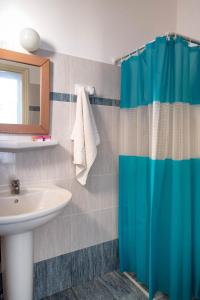 A bathroom at Iliovasilema VILLAGE