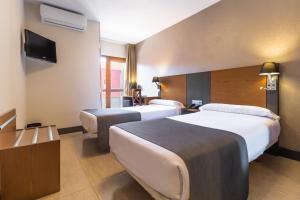 Postel nebo postele na pokoji v ubytování Hotel Regio Cádiz