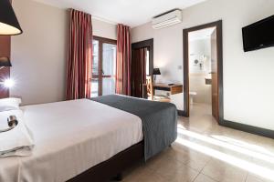 Postel nebo postele na pokoji v ubytování Hotel Regio Cádiz