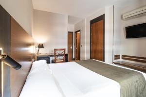 Postel nebo postele na pokoji v ubytování Hotel Regio Cádiz