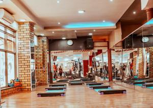 Centrul de fitness și/sau facilități de fitness de la Romeos Hotel Luzira Kampala +35 fotografii