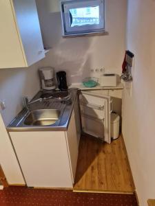 Foto dalla galleria di schöner Gartenbungalow (Nr. 2) mit Terrasse - Strandvogtei Sellin a Ostseebad Sellin