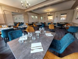 Posezení v ubytování Logis Hôtels - Hôtel et Restaurant Le Lion d'Or + 31 fotografií