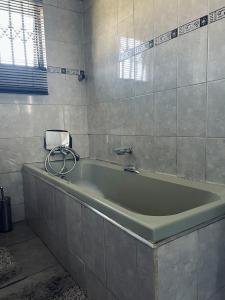Un baño de Kingsley Executive Villa