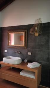 Colico'daki Suite with Lake Como view tesisine ait fotoğraf galerisinden bir görsel