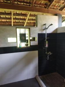 ห้องน้ำของ Straw-bale House