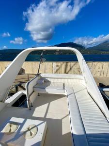 a boat with a bench on the back of it at Stonda In Mare une parenthèse en mer in Propriano