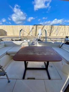 a wooden table sitting on the back of a boat at Stonda In Mare une parenthèse en mer in Propriano