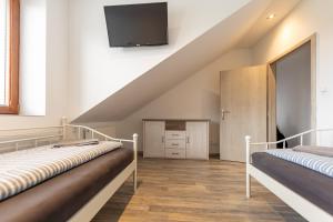Uma cama ou camas num quarto em Apartmány Holiday