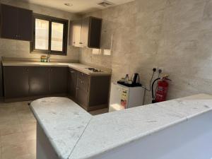 a kitchen with a counter top in a room at الاتحاد الذهبية للشقق المخدومة 1 in Al Hofuf