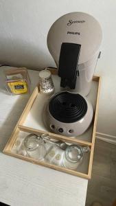a small appliance in a wooden box on a counter at Chambre chez l'habitant à Vauxbuin in Vauxbuin