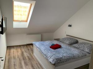 Uma cama ou camas num quarto em Apartmány Holiday