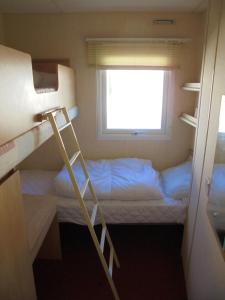 Giường trong phòng chung tại Highfield & Haven : Highfield Arizona:- 8 Berth