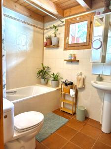 a bathroom with a tub and a toilet and a sink at Exclusiva Cabaña en Vall D'Incles - Pistas de Ski & Vistas al Valle - Parking Incluido in Canillo