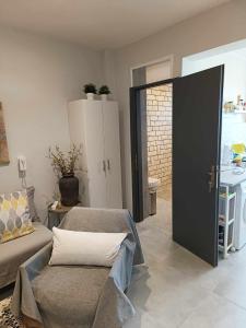 A seating area at Polys Apartment and Paraskevi studio with view