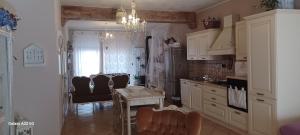 Kuchyňa alebo kuchynka v ubytovaní Loft a pochi passi dal mare