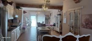 Kuchyňa alebo kuchynka v ubytovaní Loft a pochi passi dal mare