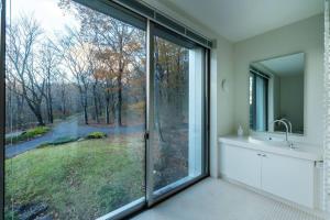 Fotografie z fotogalerie ubytování NASU PRIVATE FOREST: 広大な森の中のモダンハウス v destinaci Shiozawa + 66 fotografií