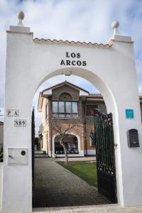 an archway leading to a building with a los arcs sign at Casa los Arcos in Trespaderne