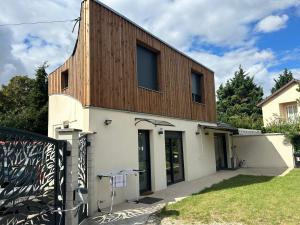 Budova, v ktorej sa apartmán nachádza