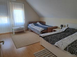 Letto o letti in una camera di Berek Vendégház Fonyód