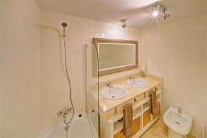 Koupelna v ubytování Apartamento Foureau · Apartamento en Altea La Nova + 9 fotografií