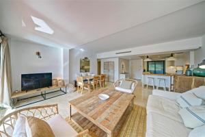 TV a/nebo společenská místnost v ubytování Apartamento Foureau · Apartamento en Altea La Nova