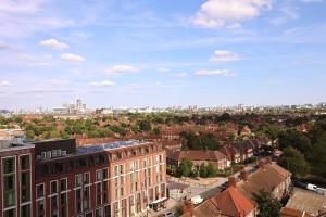 - une vue sur la ville depuis un bâtiment dans l'établissement Luxury2Bedrooms 2Bathrooms-central-convenient, à Londres