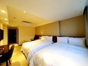 Ein Bett oder Betten in einem Zimmer der Unterkunft Just live inn - New Dahua