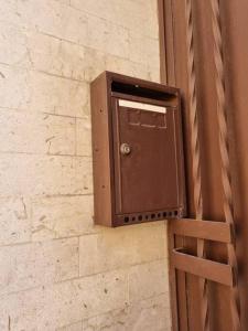 a wooden box on the side of a brick wall at Beau 2 pièces,Terrasse, Parking Menton Centre in Menton