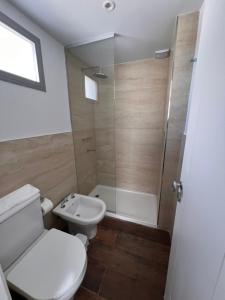 a bathroom with a toilet and a sink and a shower at Departamentos en Gral Paz a pasos de clínicas in Cordoba
