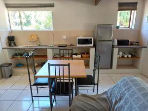 Køkken eller tekøkken på Lemon Tree Cottage Noordhoek