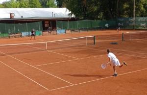 three people playing tennis on a tennis court at Apartament maciejoki in Wejherowo