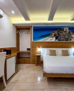 A bed or beds in a room at Don Francisco Rooms - TROPEA