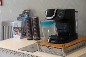 a coffee maker sitting on top of a counter at The Bulls Head Hotel in Manchester