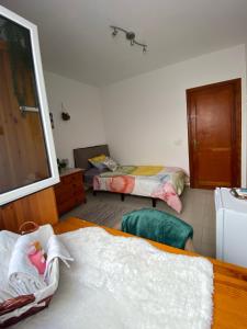 Łóżko lub łóżka w pokoju w obiekcie Amanecer Isleño Habitaciones