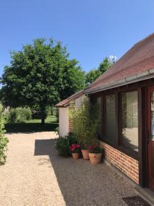 a house with potted plants on the side of it at Sologne des étangs - Bontens in Saint-Viâtre