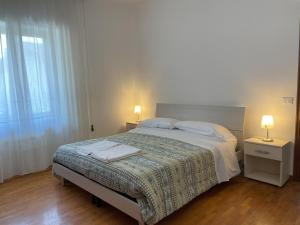 a bedroom with a large bed with two tables and two lamps at Bellavista (grande) in Barete