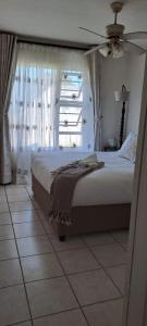 Un pat sau paturi într-o cameră la 18 Key Largo Ocean House of Uzurie