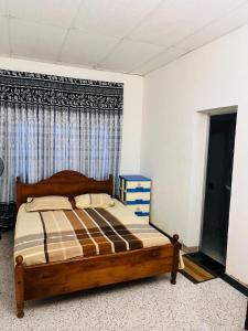 a bedroom with a bed in a room at Ceylon Glory Hostel in Negombo