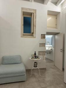 a living room with a couch and a table at Archè in Siracusa
