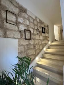 a stone wall with stairs in a house at Archè in Syracuse