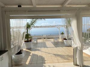 an open patio with a view of the ocean at La Porta del mare SPA in Tropea