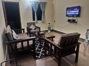 En TV eller et underholdningssystem på Benirosa Homestay Apartments 2