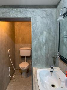 a bathroom with a toilet and a sink at Ceylon Glory Hostel in Negombo
